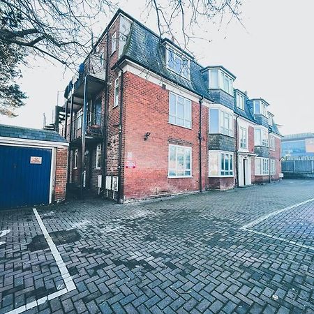 Appartamento Modern 3 Ground Floor Parking And Garden Bournemouth Esterno foto