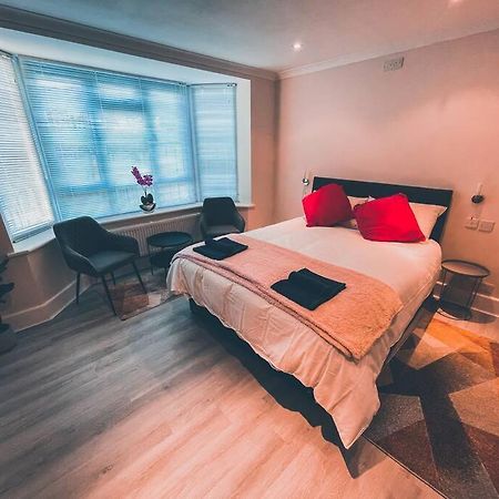 Appartamento Modern 3 Ground Floor Parking And Garden Bournemouth Esterno foto