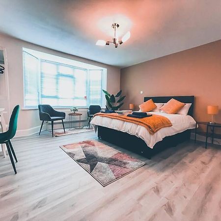 Appartamento Modern 3 Ground Floor Parking And Garden Bournemouth Esterno foto