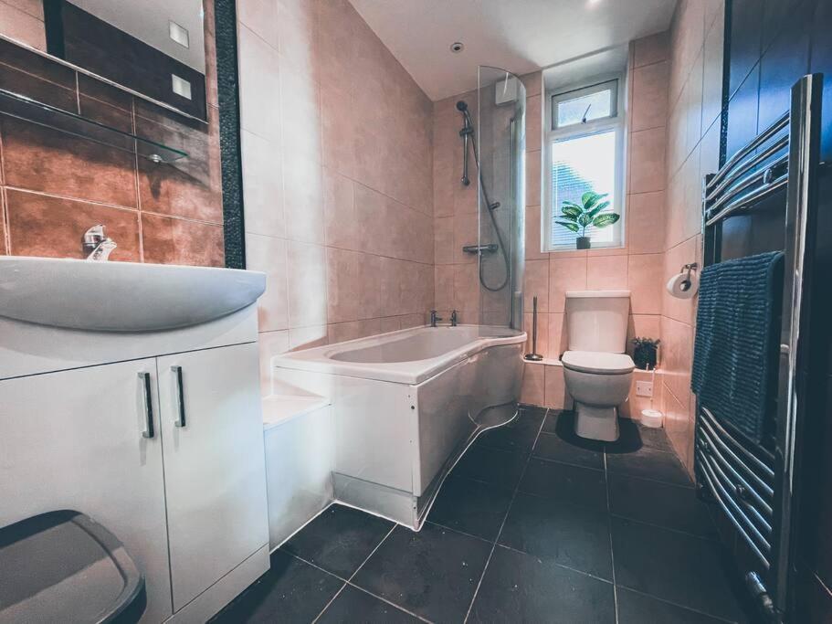 Appartamento Modern 3 Ground Floor Parking And Garden Bournemouth Esterno foto