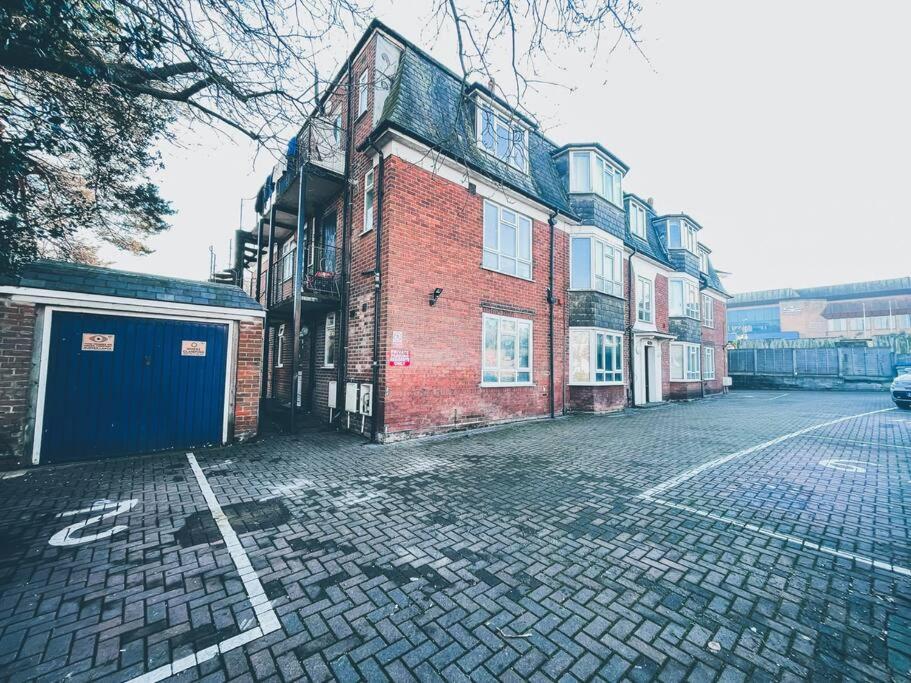 Appartamento Modern 3 Ground Floor Parking And Garden Bournemouth Esterno foto