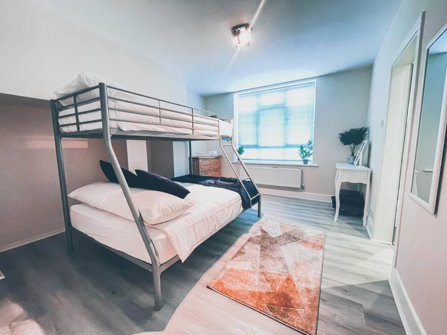 Appartamento Modern 3 Ground Floor Parking And Garden Bournemouth Esterno foto